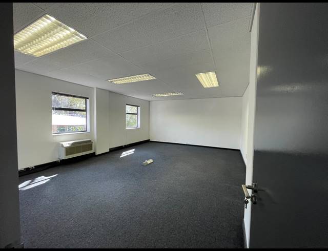 361M² OFFICE TO LET IN BRYANSTON